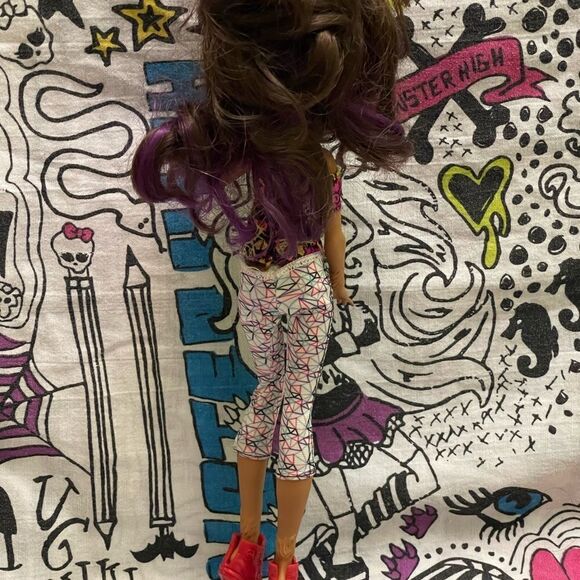 Monster High doll  Clawdeen Wolf - Picture 6 of 8